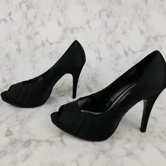 Lulu Townsend Black 4.5 inch heels size 9.5 fabric - Picture 1 of 8